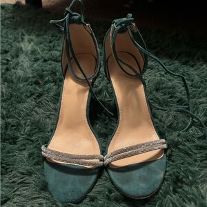 I tied the string in a bow I just don’t have a picture. These were very comfy.